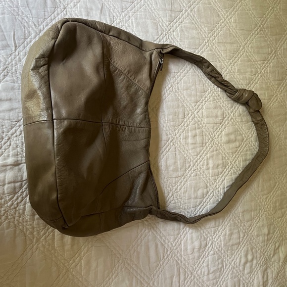 Tan HOBO bag. - Picture 3 of 8